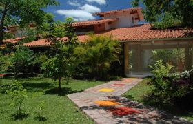 Casa de Lujo en Alquiler – Condominio Zona Oeste