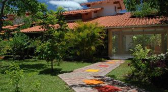 Casa de Lujo en Alquiler – Condominio Zona Oeste