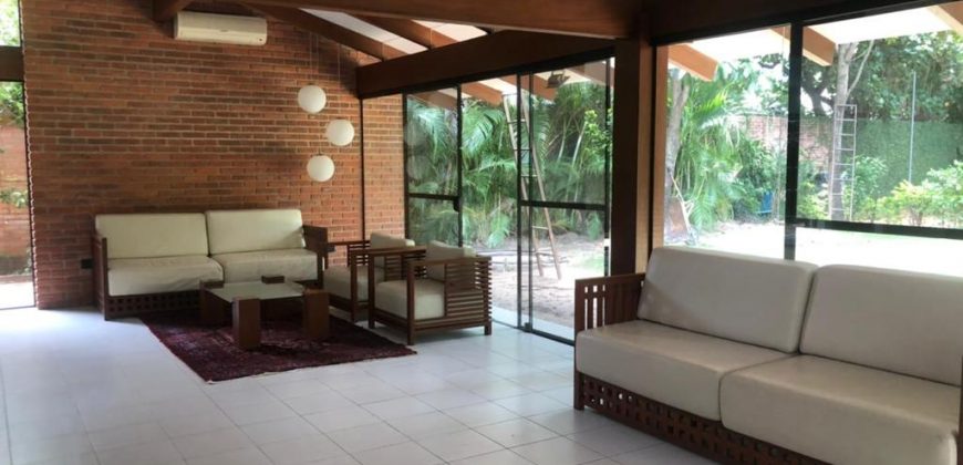 Casa de Lujo en Alquiler – Condominio Zona Oeste