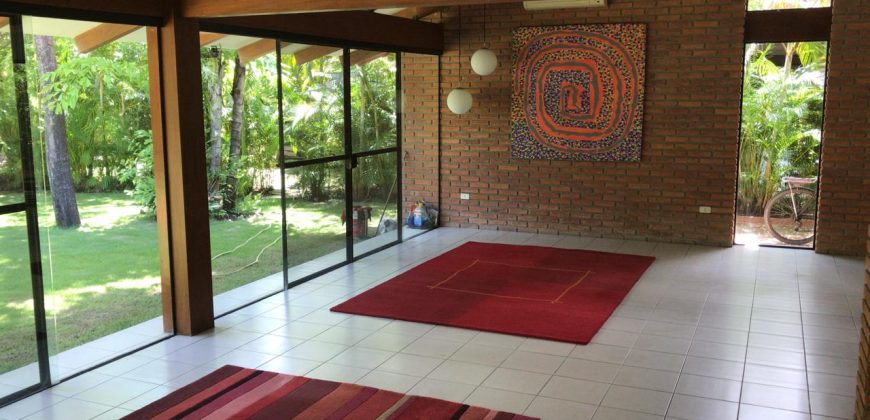 Casa de Lujo en Alquiler – Condominio Zona Oeste