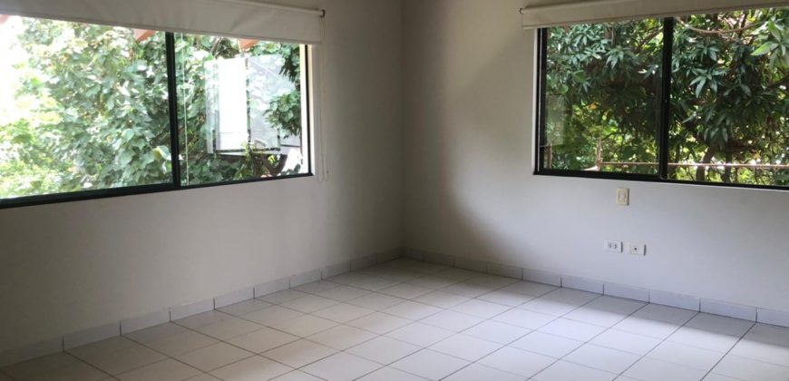 Casa de Lujo en Alquiler – Condominio Zona Oeste