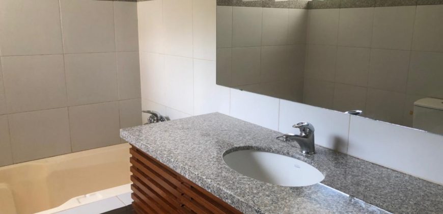 Casa de Lujo en Alquiler – Condominio Zona Oeste