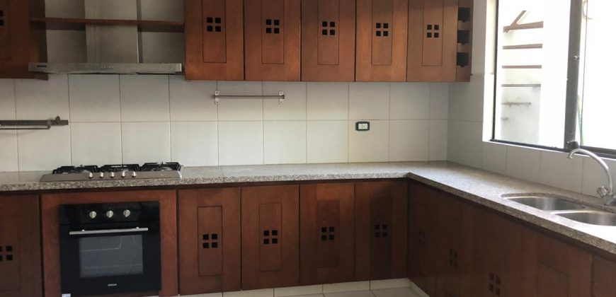 Casa de Lujo en Alquiler – Condominio Zona Oeste